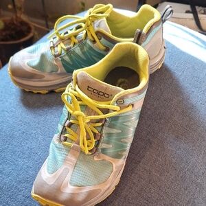 Topo Athletic Women's Blue and Yellow Sneakers